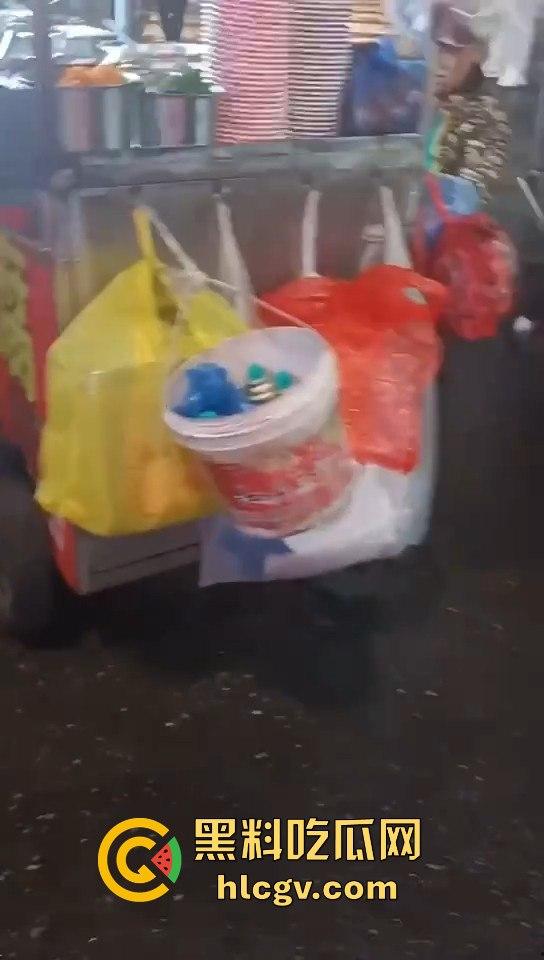 湖南长沙路边摊臭豆腐制作全过程曝光！网友现场考察直呼太惊人！  第6张