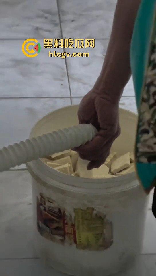 湖南长沙路边摊臭豆腐制作全过程曝光！网友现场考察直呼太惊人！  第11张