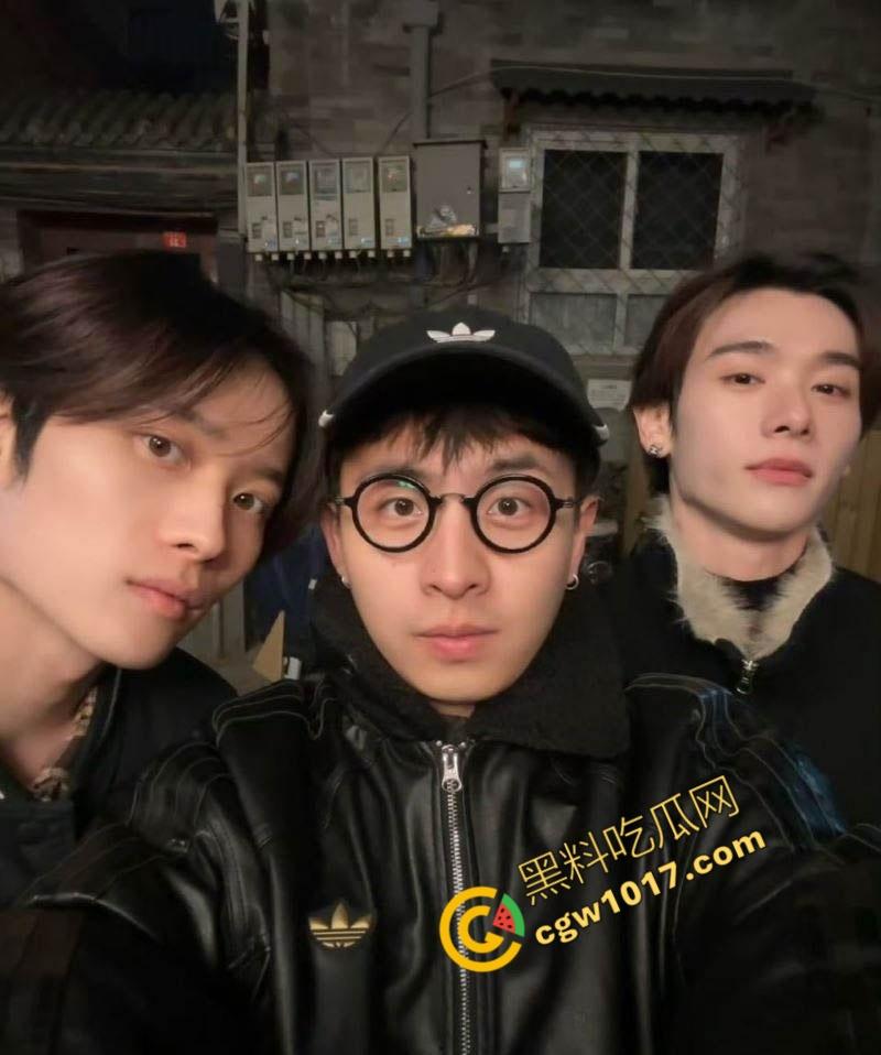 顶流男歌手【焦迈奇】密室调教视频震惊娱乐圈，腹肌男神被资本大佬如狗般玩弄，表情从抗拒到享受，炸裂网络！  第6张