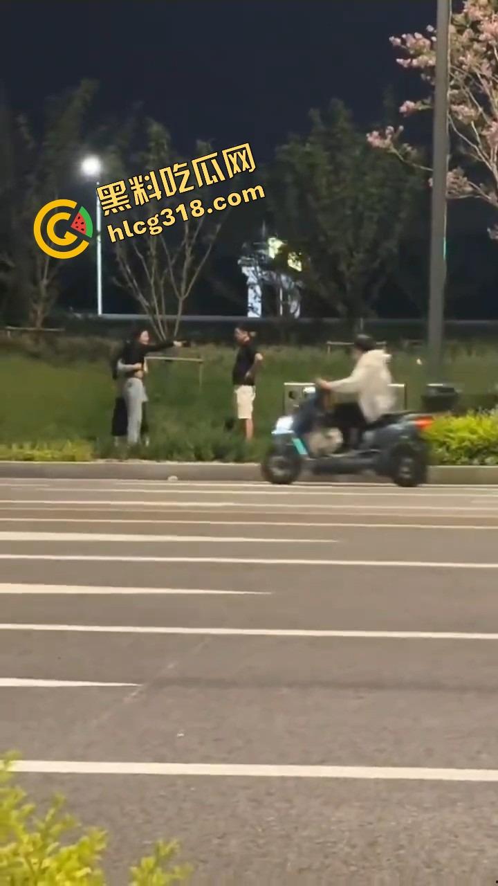 苏州石湖抓奸，小姑子偷情姐夫当街喊老公，亲姐怒吼开撕你喊得真顺嘴啊！  第4张