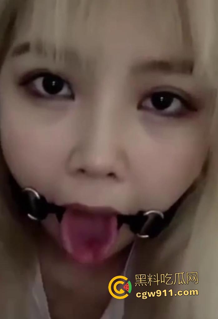 广西师范大学艺术生【陈力维】，口塞塞嘴挑逗男友视频，塞逼自慰，扬言一辈子当贱狗要舔鸡巴！  第6张