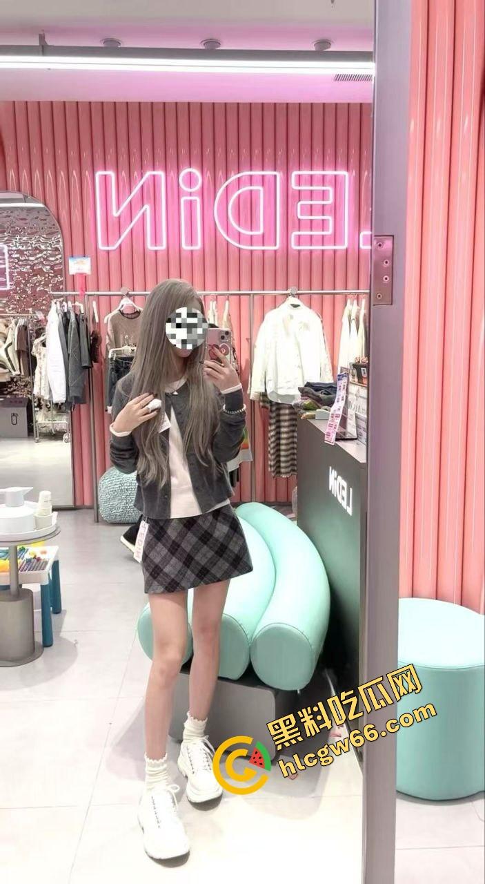 海角乱伦大瓜19岁嫩女【小亚】跟老爹暧昧搞乱床,嫩缝让爹操翻还跟男友共享骚洞,小白袜踩鸡巴! 第4张 海角乱伦大瓜19岁嫩女【小亚】跟老爹暧昧搞乱床,嫩缝让爹操翻还跟男友共享骚洞,小白袜踩鸡巴! 第4张