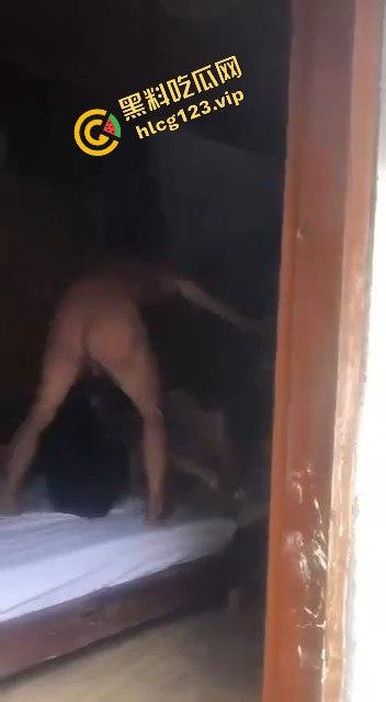 捉奸现场：男子带小三进村偷情，激情瞬间被抓个正着！  第6张