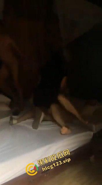 捉奸现场：男子带小三进村偷情，激情瞬间被抓个正着！  第8张