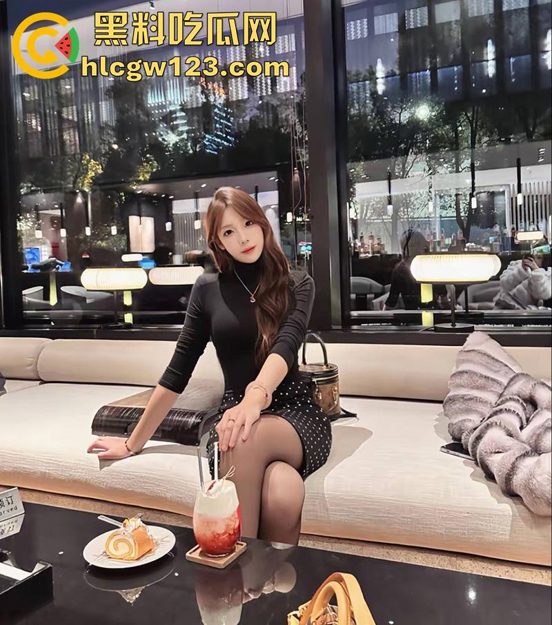 包臀裙长腿黑丝母狗，背着男友酒店约炮，结果被大神下春药，现场发骚激情啪啪，开裆黑丝好诱惑！  第2张