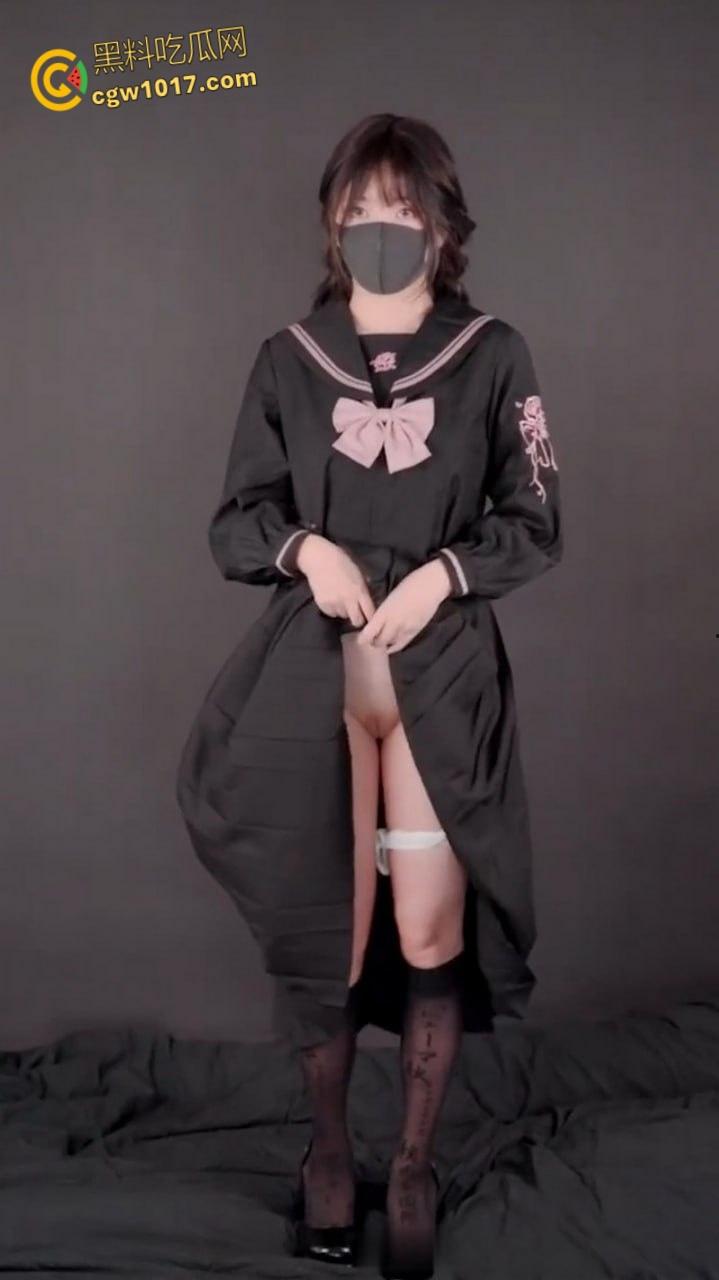 超人气网黄【玩偶姐姐】，黑丝真空JK装撩裙诱惑，白虎嫩穴手指揉搓阴蒂，馒头小穴逼水泛滥，骚浪模样反差至极！  第2张