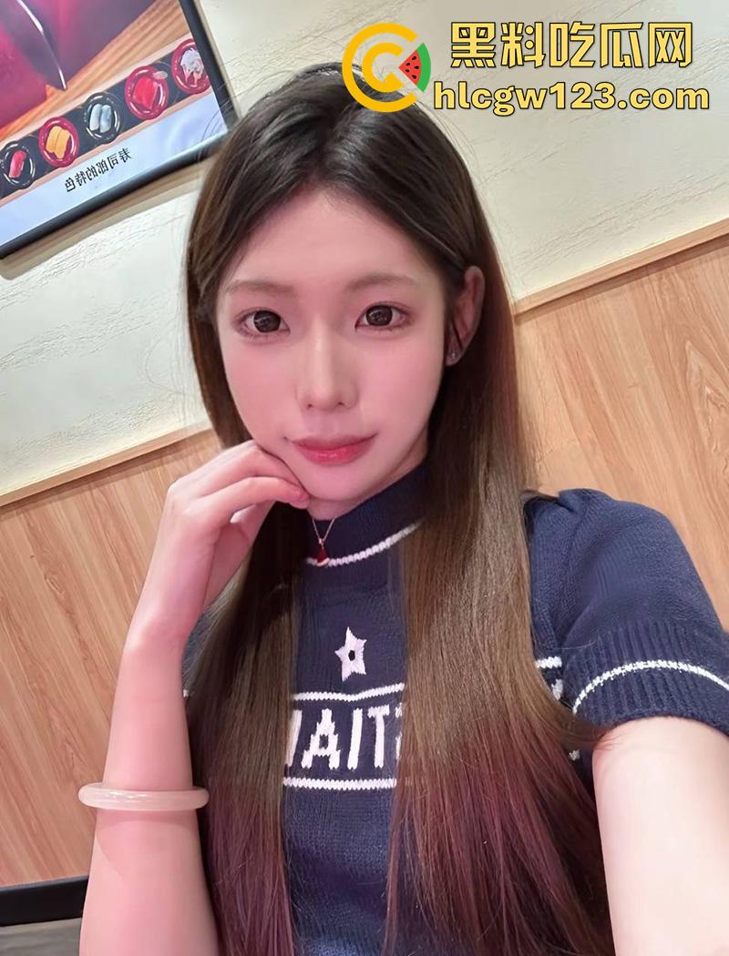 包臀裙长腿黑丝母狗，背着男友酒店约炮，结果被大神下春药，现场发骚激情啪啪，开裆黑丝好诱惑！  第4张