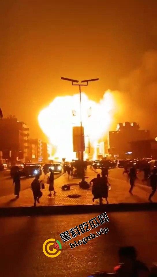 摩苏儿激烈枪战再现，伊拉克苏莱曼尼亚爆炸画面疑似汽油站爆炸！  第1张