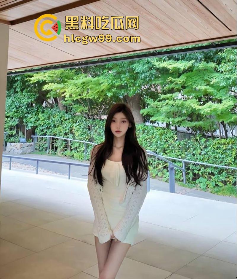 抖音高颜值网红【垚垚垚垚垚】一边直播一边被金主后入爆操，审核是睡着了吗 这都不封号？  第2张