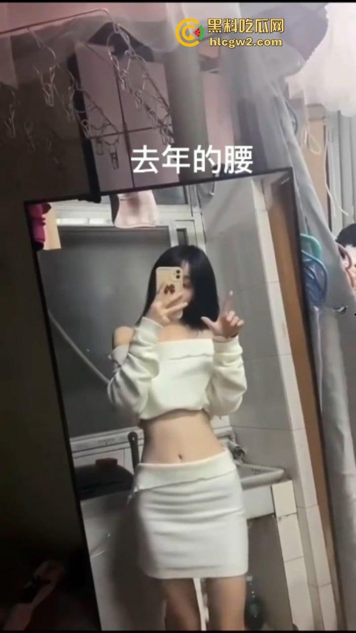 独家曝光！推特大神调教外国语学院极品萝莉一起多人群P 小母狗嘴上说怕被玩死 其实内心爽的一批 全程双洞齐开浪叫连连  第1张