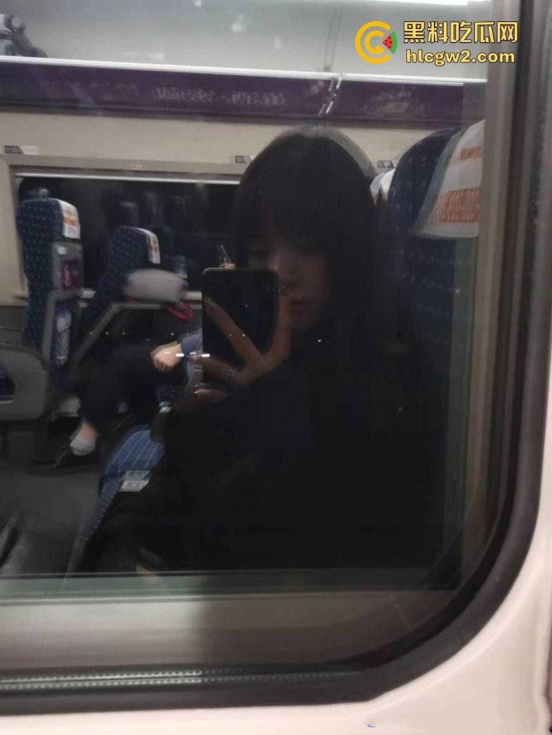 独家曝光！推特大神调教外国语学院极品萝莉一起多人群P 小母狗嘴上说怕被玩死 其实内心爽的一批 全程双洞齐开浪叫连连  第5张