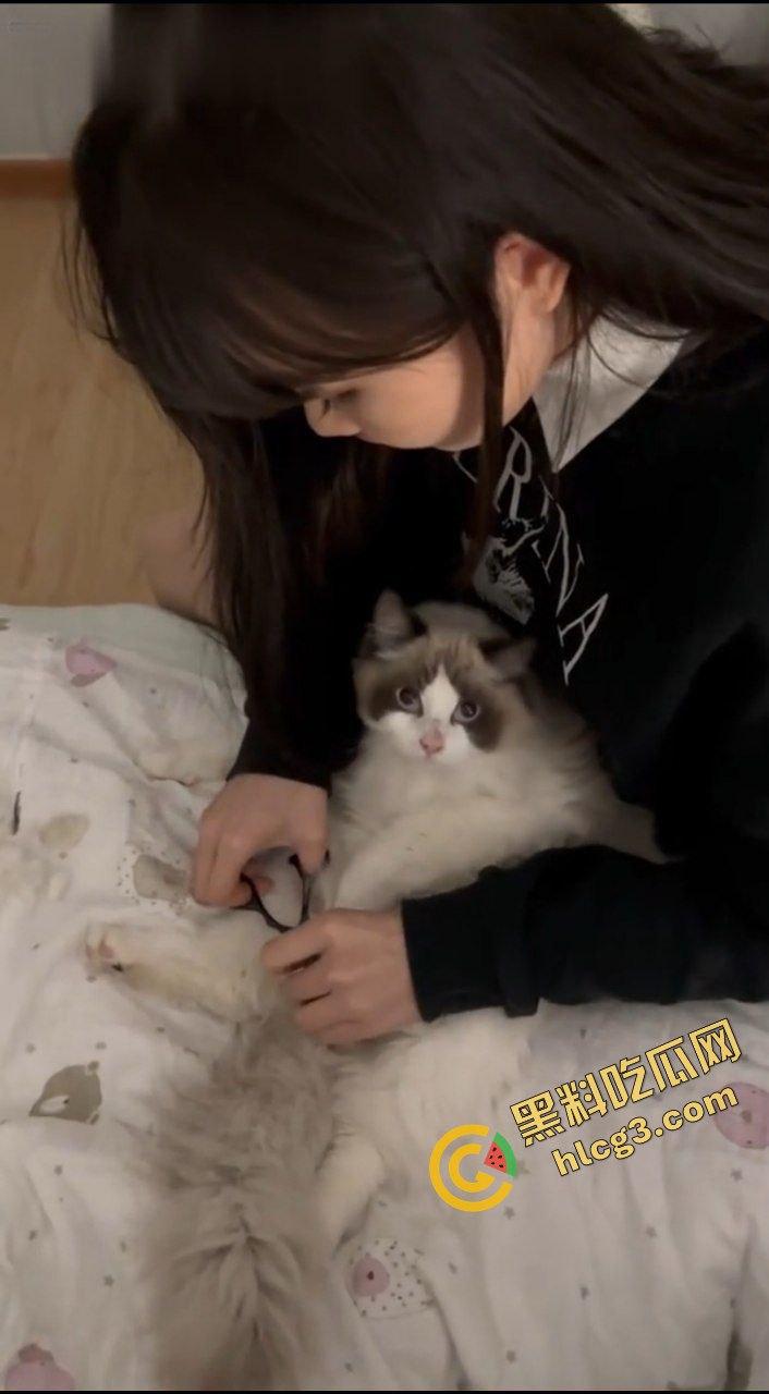 杭州医学院校园甜妹白嫩学生妹『沈谭』被多金大哥包养 带去家中抽插嫩逼 一个字 嫩！  第2张