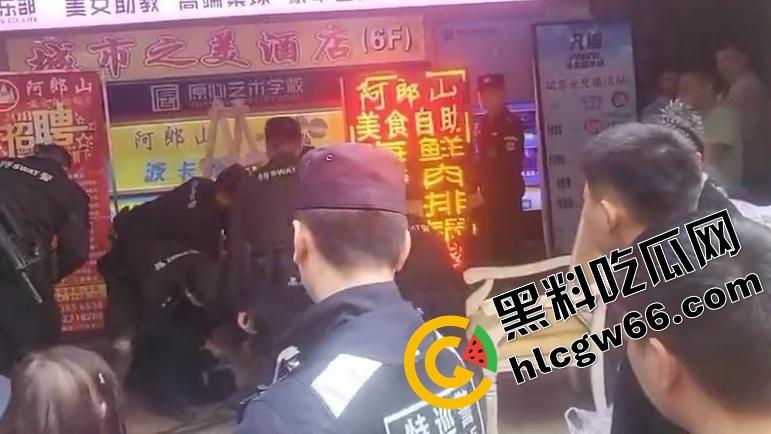 四川绵阳两爷子上头袭警？小事调解变刑事，抓进去才老实，属实是安逸得很！  第4张