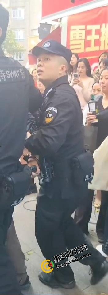 四川绵阳两爷子上头袭警？小事调解变刑事，抓进去才老实，属实是安逸得很！  第7张