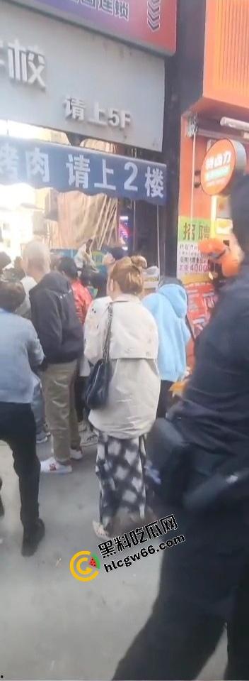 四川绵阳两爷子上头袭警？小事调解变刑事，抓进去才老实，属实是安逸得很！  第10张