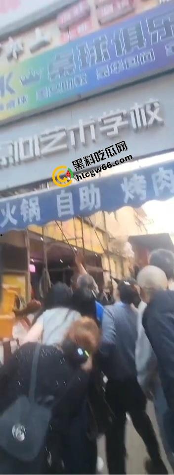 四川绵阳两爷子上头袭警？小事调解变刑事，抓进去才老实，属实是安逸得很！  第11张