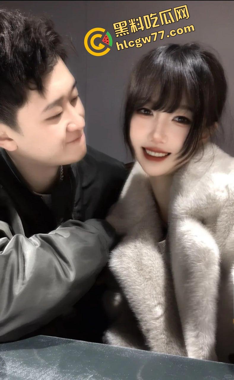 奇葩抓奸，精神小伙突袭撞见自己女友与野男人床上狂野激战，火辣现场淫靡不堪 不射根本舍不得停！  第4张