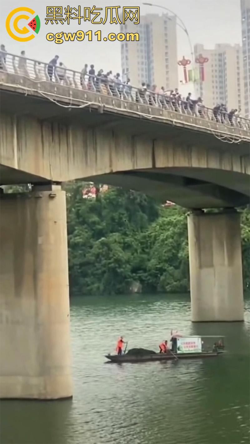 卲阳市新邵县资江二桥，女子被闺蜜出卖，酒后推销给大哥，想不到竟患上艾滋，跳河自杀被垃圾船救起！  第7张