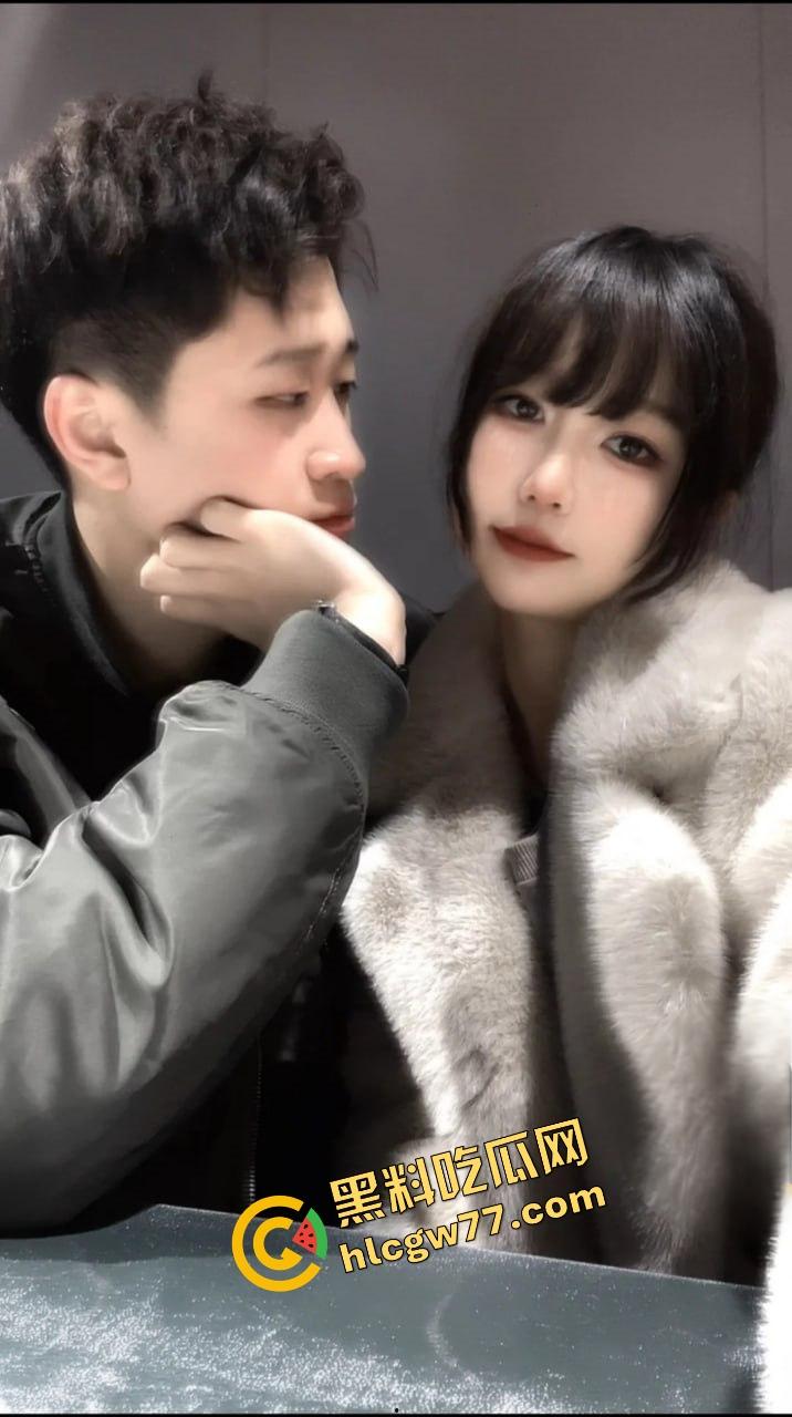 奇葩抓奸，精神小伙突袭撞见自己女友与野男人床上狂野激战，火辣现场淫靡不堪 不射根本舍不得停！  第7张