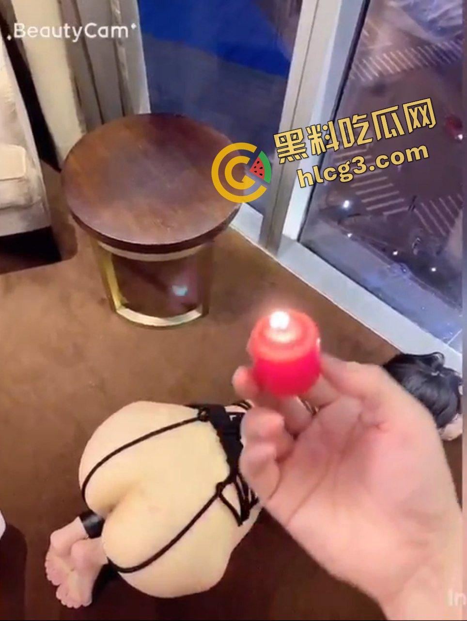 推特露出SM调教大神『帝都金领』筷子插逼 开车吃鸡 捆绑滴蜡 大合集震撼人心！  第6张