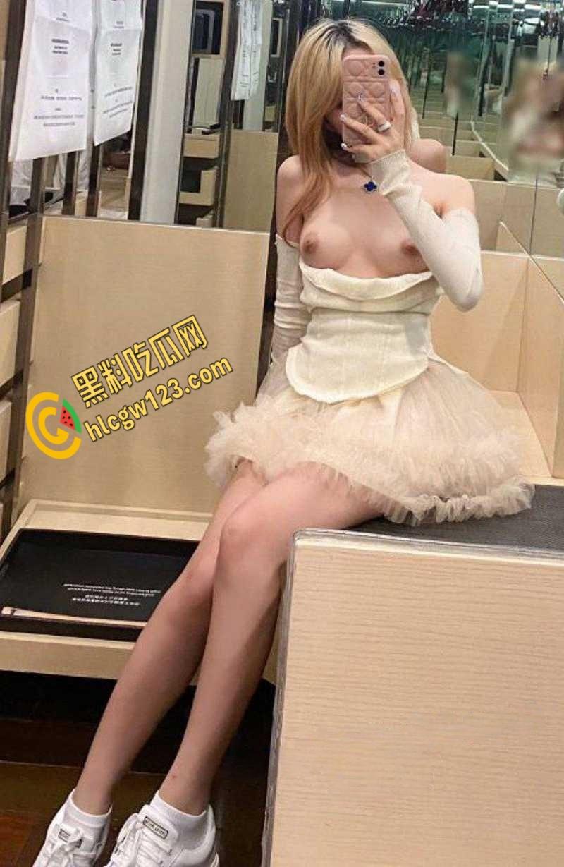 深圳极品高颜值母狗，口爆吞精扩阴器里尿尿，盛满尿液的阴道简直太淫荡了！  第3张