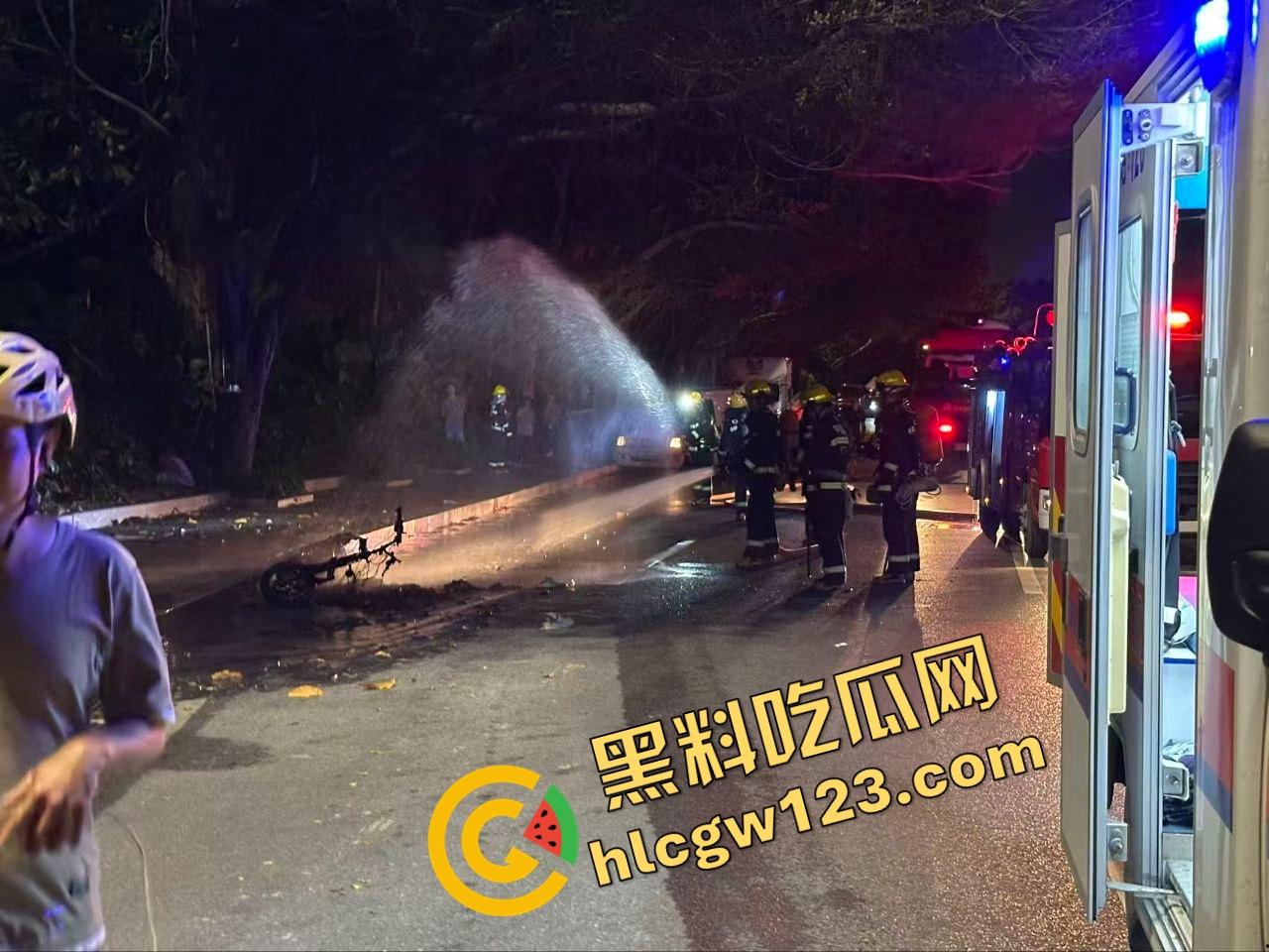 女骑电摩骑出火力全开模式，车子骑着骑着自燃直接把裤子烧没了，当场草地打滚成辣妹火焰鸡！  第14张