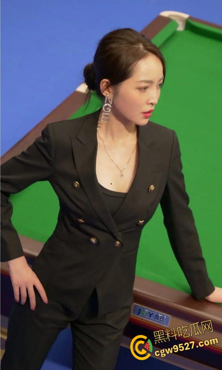 台球金牌裁判【王钟瑶】，与姐夫床上偷情，惨遭丈夫结婚当天播放，外表高冷玉女，床上母狗一只 !  第4张