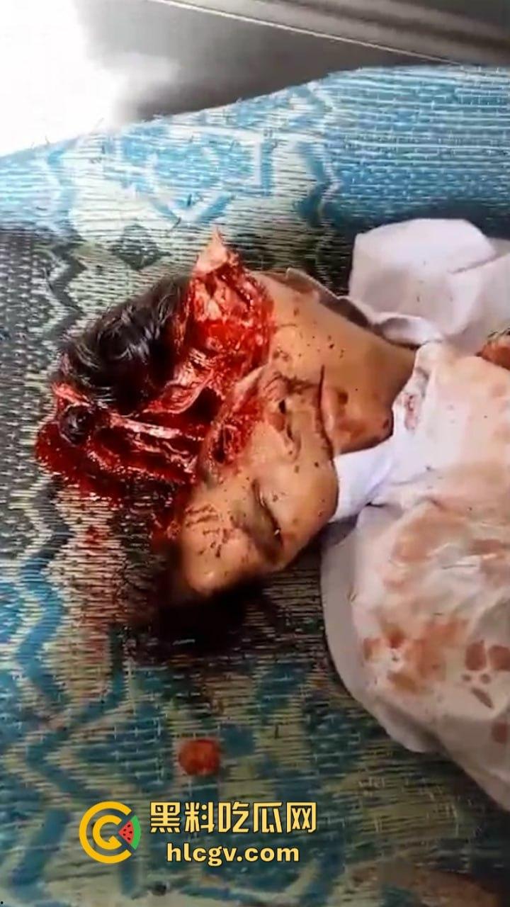 印尼惨烈车祸真实影像惨不忍睹 两人命丧车轮身首分离  胆小慎入 第10张