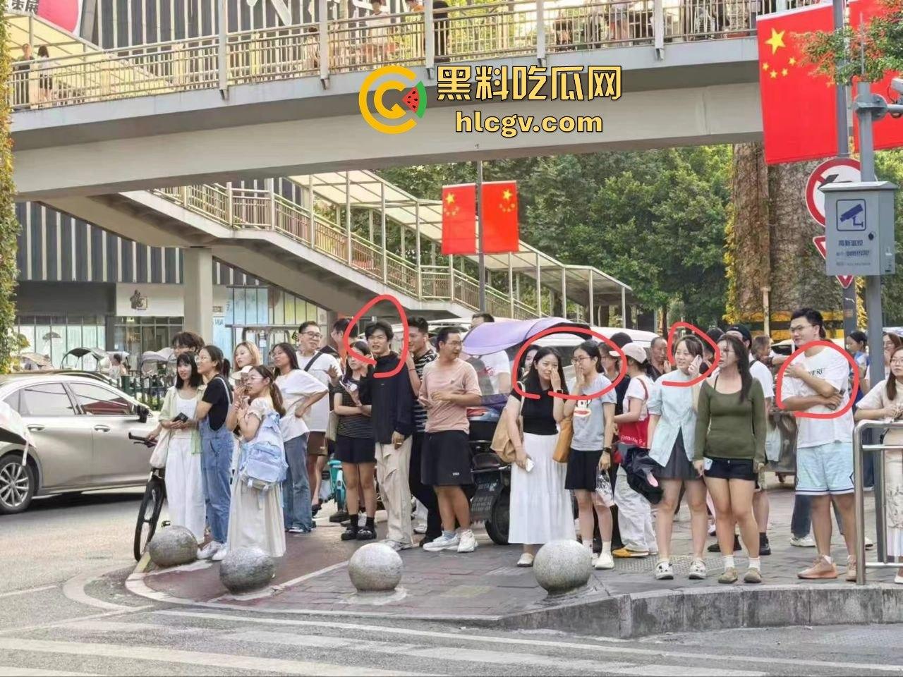 重庆渣男多次出轨被女友当街教训！肘击扇脸一顿狂揍，高跟鞋拔子差点上脸，最后道歉还发QQ空间！  第8张