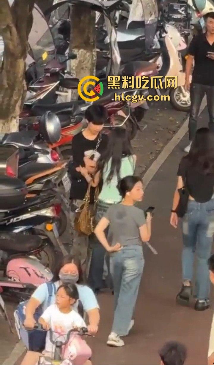 重庆渣男多次出轨被女友当街教训！肘击扇脸一顿狂揍，高跟鞋拔子差点上脸，最后道歉还发QQ空间！  第16张