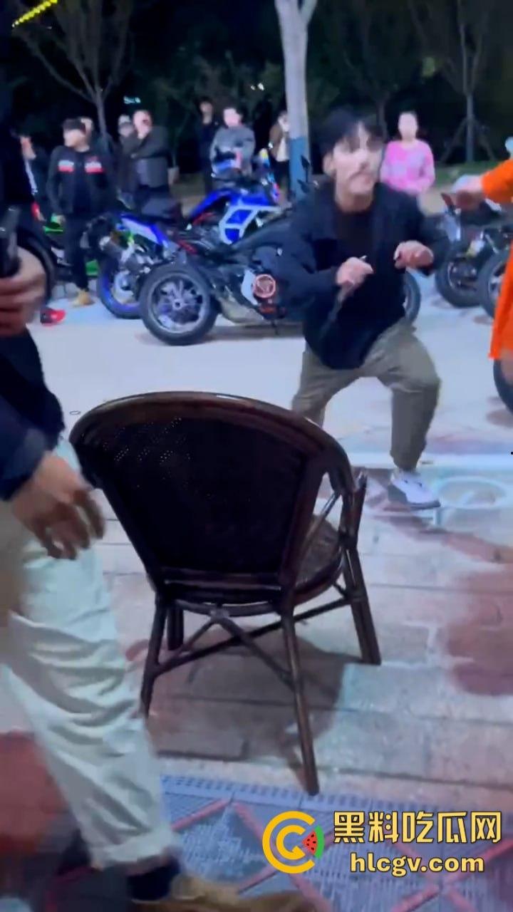 江苏南通小米su7小伙大战摩托人后续 小伙单杀一人 嘲讽哥侥幸存活 朋友惨被祭天！  第7张