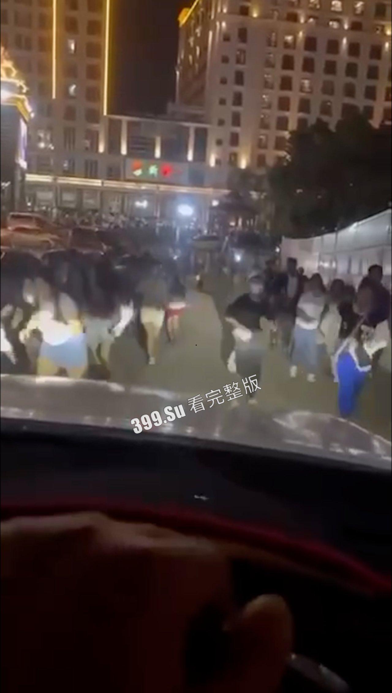 缅甸 果敢老街 真人吃鸡 当街枪战 传闻是白家和魏家  第12张