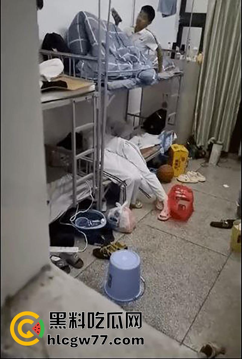 河南卫校寝室偷情，当着兄弟面操室友女友，兄弟想加入却被拒绝，直接将偷拍视频曝光！  第5张