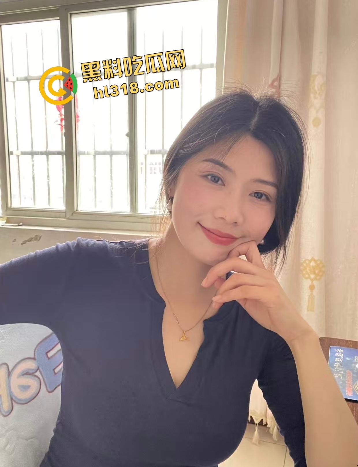 极品熟女喷泉狂欢！床上被猛男手指狂扣，淫水汹涌如潮水，要是再多交一下床单瞬间变汪洋大海！  第2张