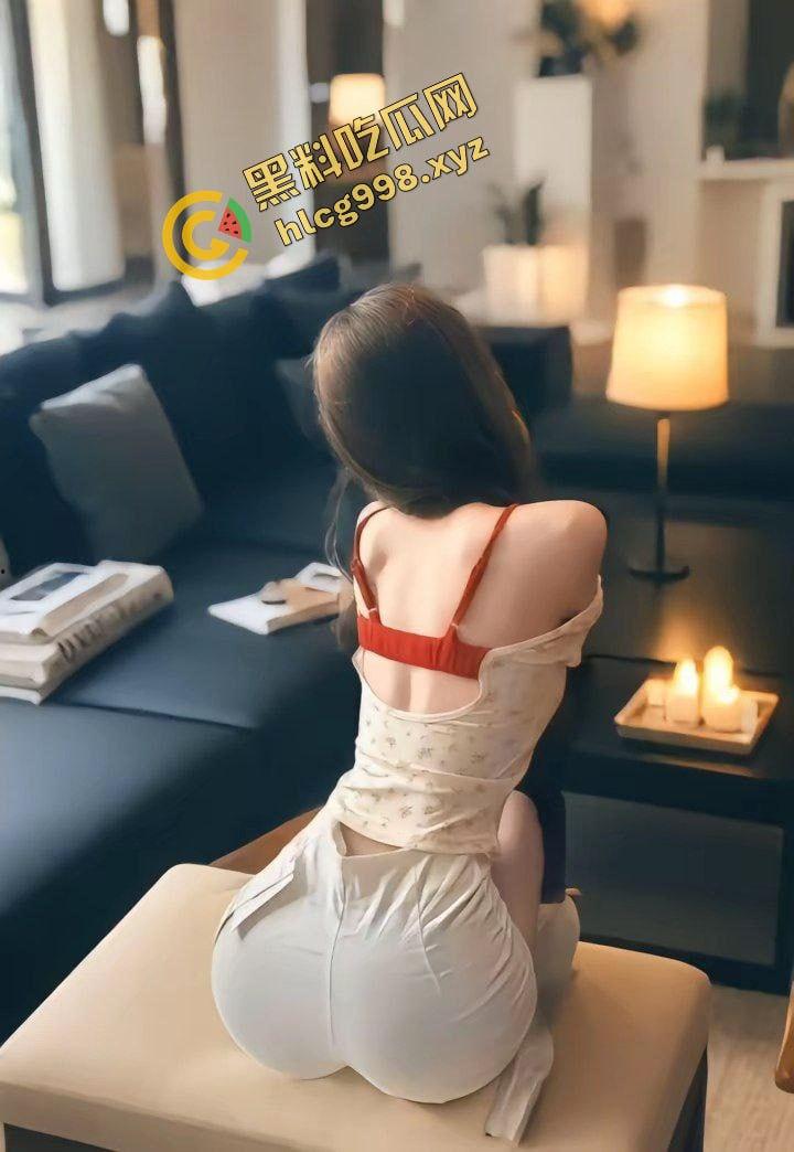 抖音小蛮腰骚逼『小冻狸』中国传媒大学最细之腰 校外被大哥看上 约操酒店后入 独家流出！  第4张