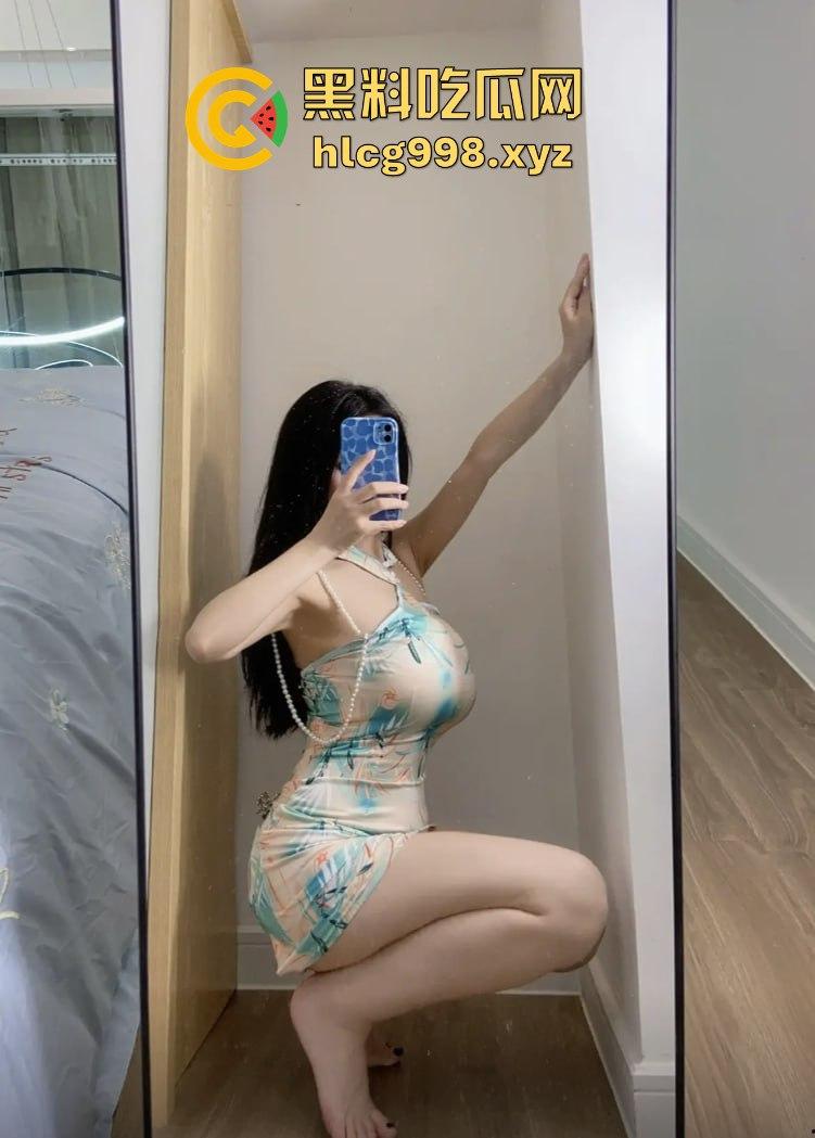 抖音博主【奶八】装清纯骗粉丝，300块直接开大尺度会议，骚穴看个够！  第4张