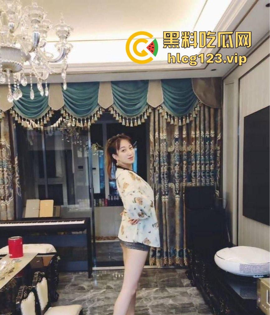 北京市西城区少妇【张雪】私拍流出！肥臀掰开无毛虎逼一览无遗，疯狂抽插淫叫连连！  第3张