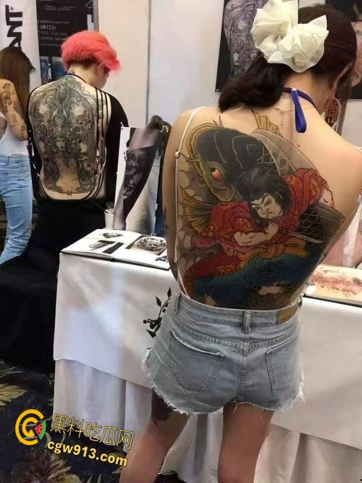 纹身展全裸欣赏纹身小妹，展现好女孩风采，创意胆大纹身设计，揭开艺术圈新星的独特魅力！  第3张