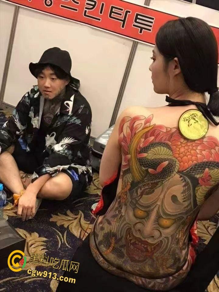 纹身展全裸欣赏纹身小妹，展现好女孩风采，创意胆大纹身设计，揭开艺术圈新星的独特魅力！  第6张