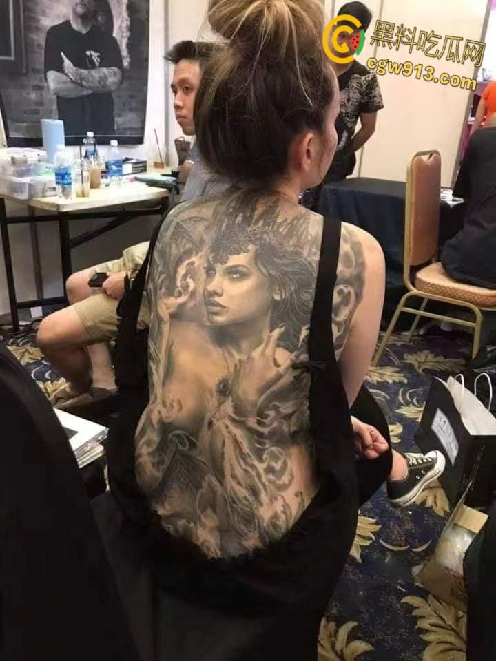 纹身展全裸欣赏纹身小妹，展现好女孩风采，创意胆大纹身设计，揭开艺术圈新星的独特魅力！  第7张