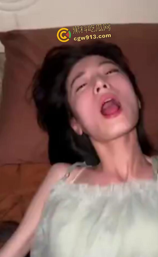 广州大学大三纤纤美女【谢雨】，白天学弟射脸敷精液面膜，晚上学长狂插骚逼，迟早玩松这嫩逼！  第7张