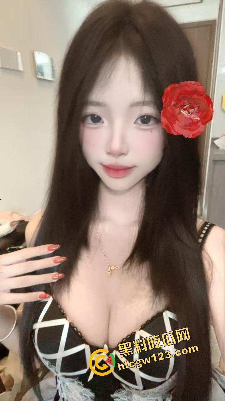 这次不是灌精了是灌奶茶 珍珠奶绿全都倒进逼里搅 吸管一插直接喝 甜到发骚羞耻感爆表！  第1张