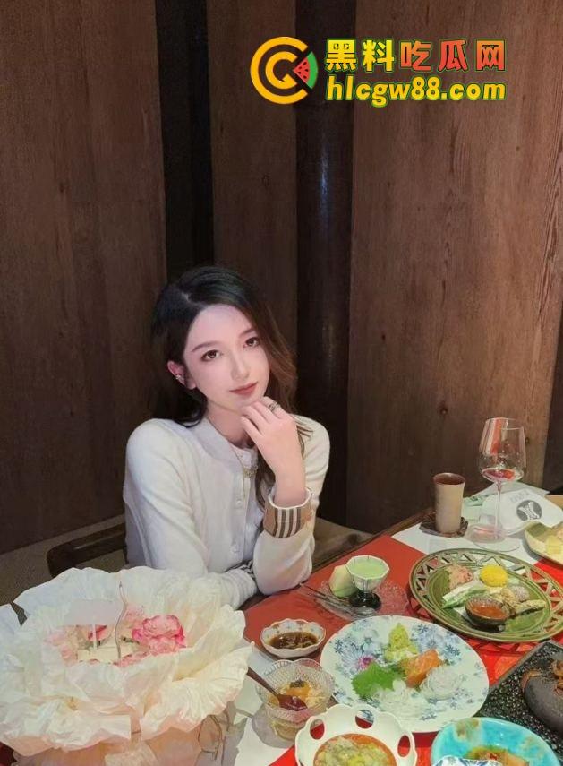 抖音约炮成都妹子『王月洁』富哥5W半个月SM调教全体验，比女朋友还主动骚到让人不想放手！  第1张