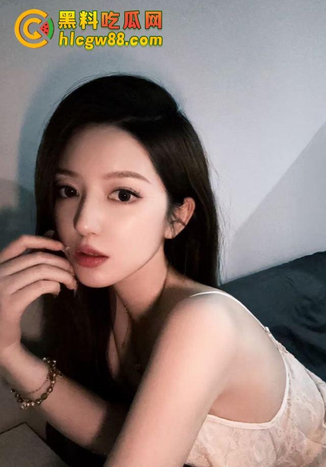 抖音约炮成都妹子『王月洁』富哥5W半个月SM调教全体验，比女朋友还主动骚到让人不想放手！  第2张