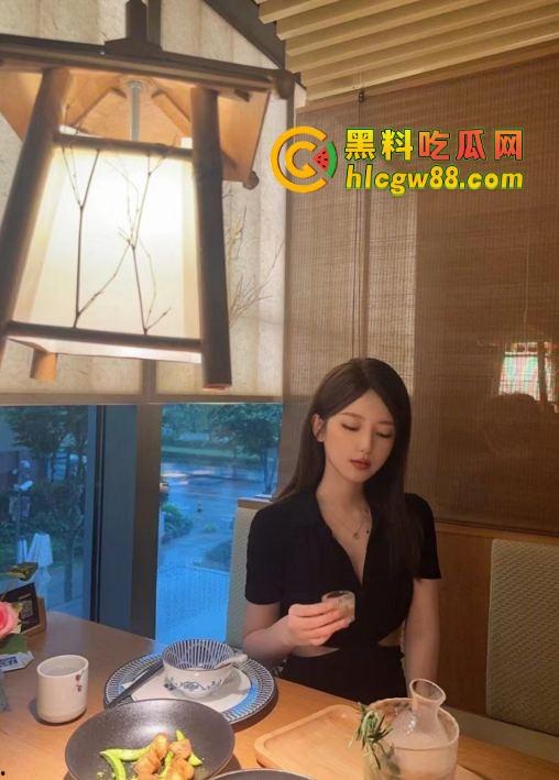 抖音约炮成都妹子『王月洁』富哥5W半个月SM调教全体验，比女朋友还主动骚到让人不想放手！  第3张