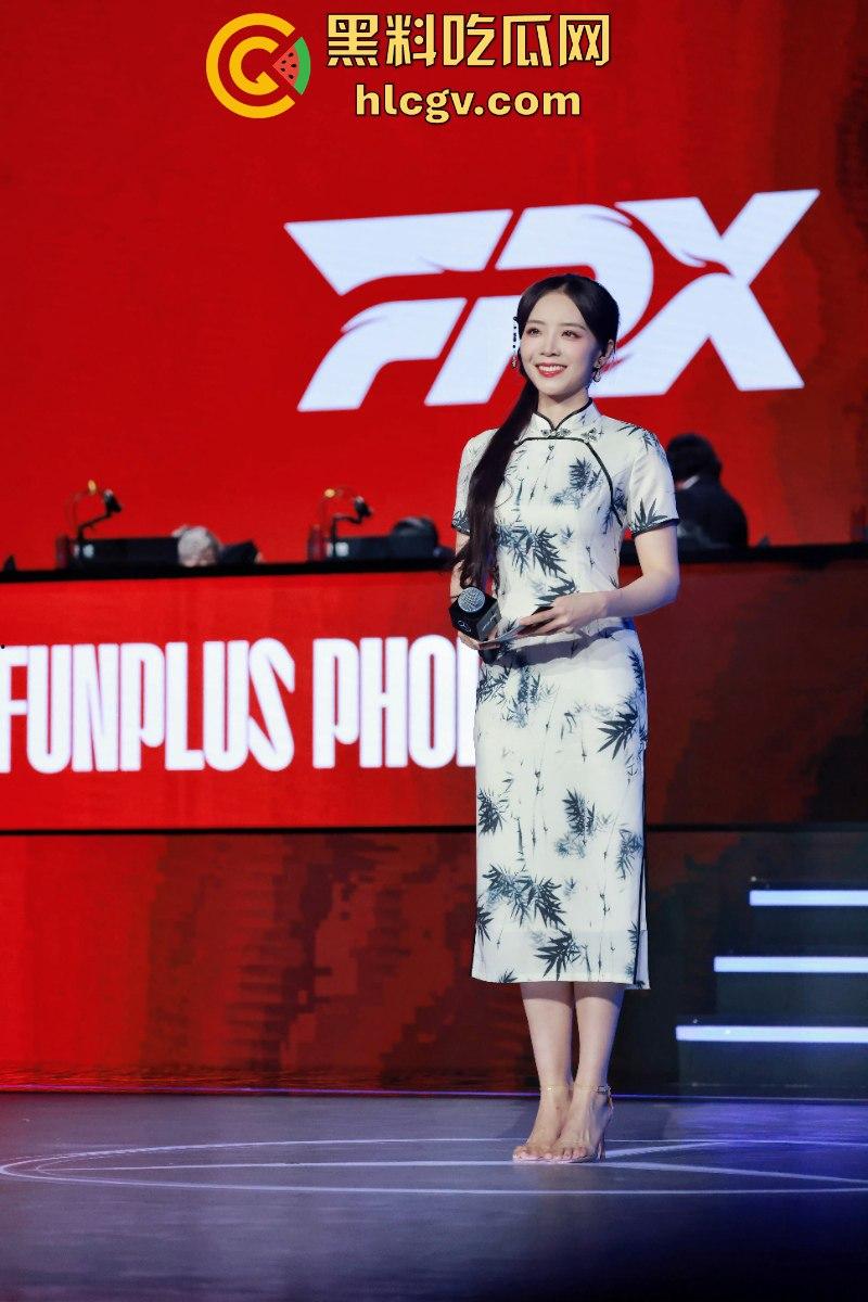 英雄联盟官方主持人【余霜】思想开放其本人是特别骚的反差婊 口交视频流出速看！  第5张