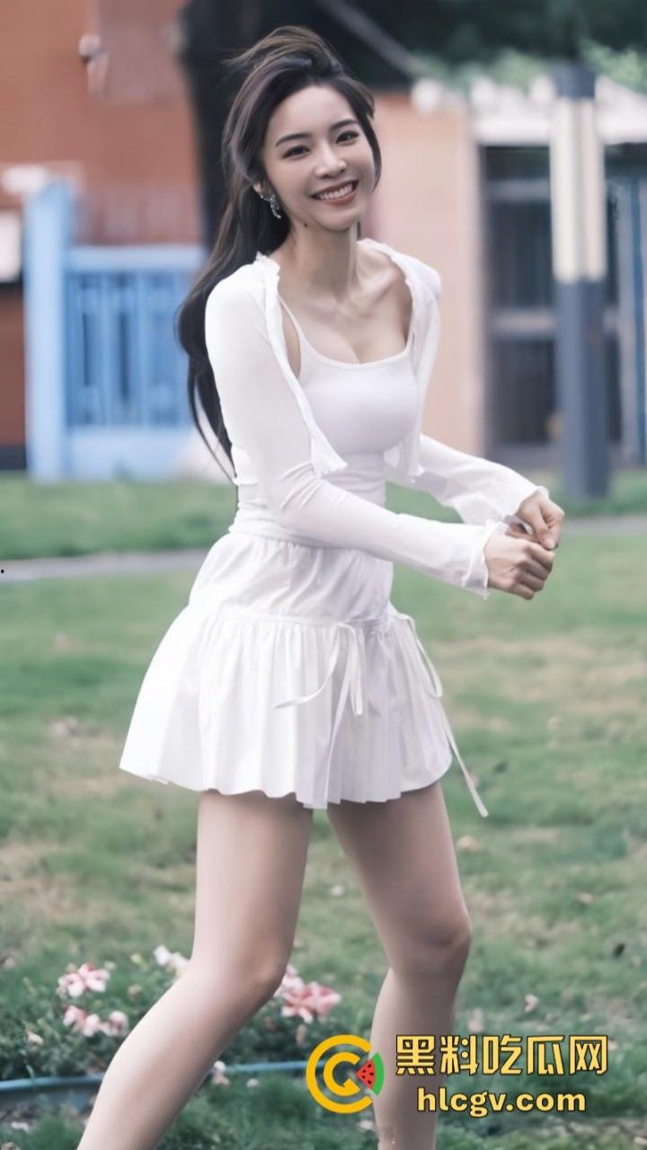 英雄联盟官方主持人【余霜】思想开放其本人是特别骚的反差婊 口交视频流出速看！  第6张