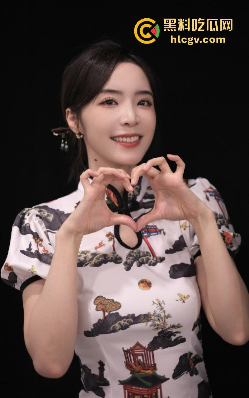 英雄联盟官方主持人【余霜】思想开放其本人是特别骚的反差婊 口交视频流出速看！  第13张