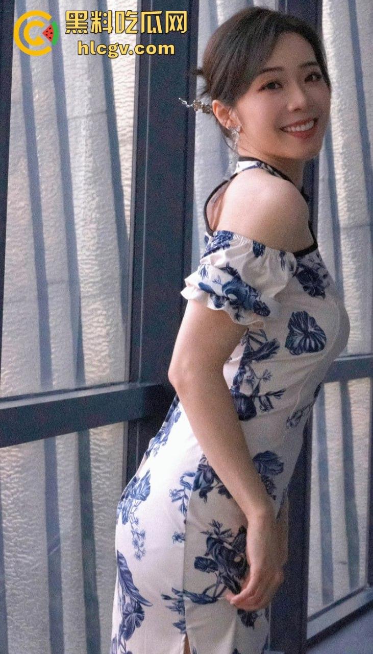 英雄联盟官方主持人【余霜】思想开放其本人是特别骚的反差婊 口交视频流出速看！  第16张