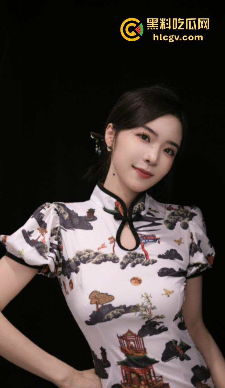 英雄联盟官方主持人【余霜】思想开放其本人是特别骚的反差婊 口交视频流出速看！  第25张